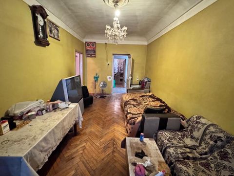 Satılır 4 otaqlı köhnə tikili 85 m² — Bakı