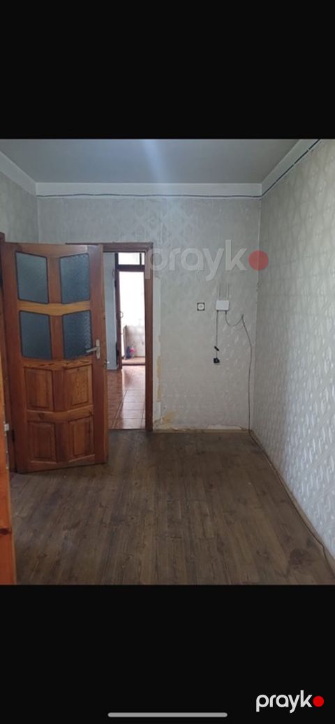 Kirayə üçün 2 otaqlı mənzil - Plan: ayrı-ayrı otaqlar, aralı qapılar