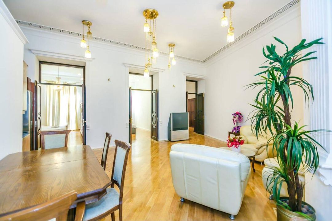Satılır 4 otaqlı köhnə tikili 130 m² — Mənzil, Bakı (5)