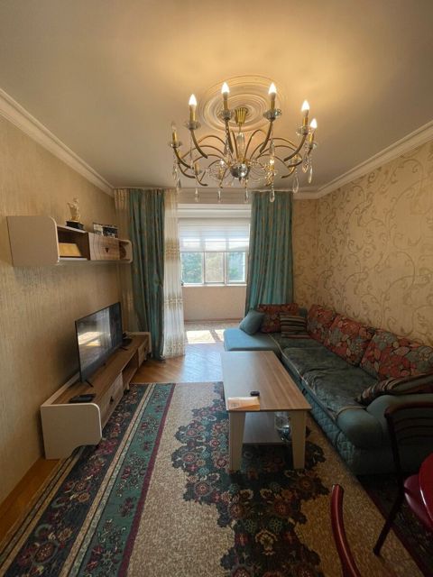 Satılır 2 otaqlı köhnə tikili 60 m² — Bakı