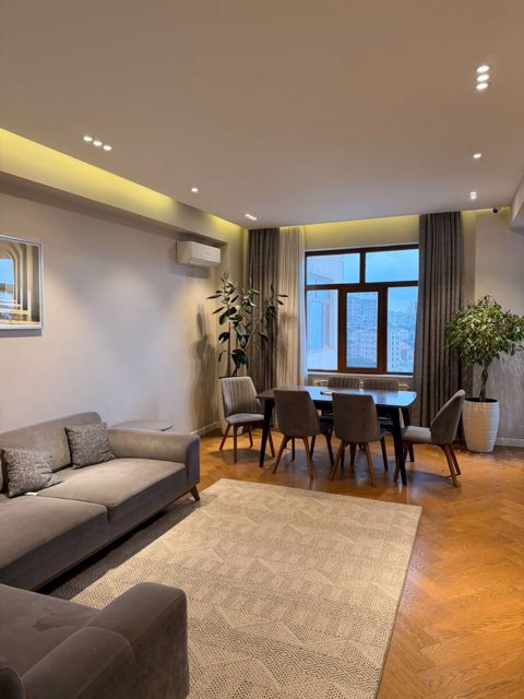 Satılır 3 otaqlı yeni tikili 140 m² — Bakı