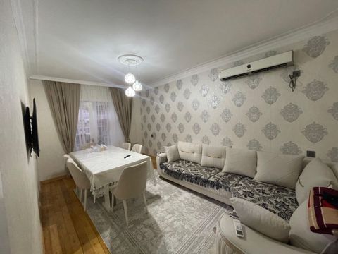 Satılır 4 otaqlı köhnə tikili 100 m² — Bakı