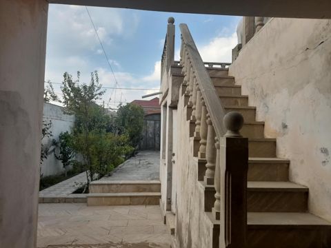 Satılır 4 otaqlı həyət evi/bağ evi 90 m² — Bakı
