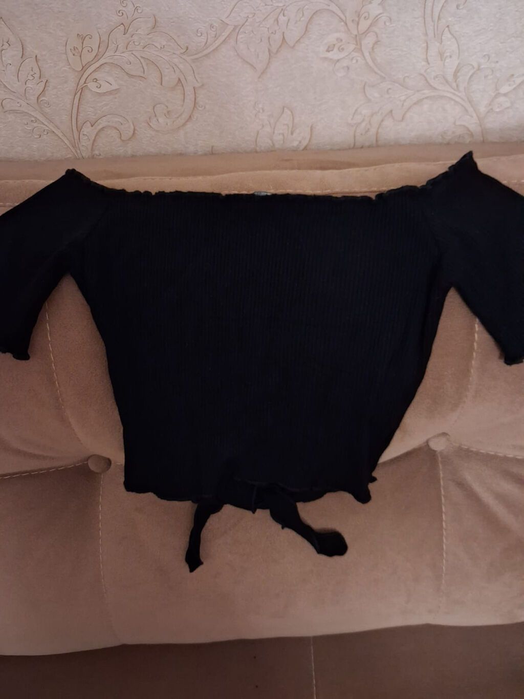 Qara rəngdə, çiyinlər açıq (off-shoulder) qısa bluz. - Parça: nazik — Şəxsi əşyalar, Bakı (3)