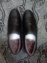 Kişi üçün qara dəridən klassik tufli Qış üçün idealdır yenidir — Dress shoes