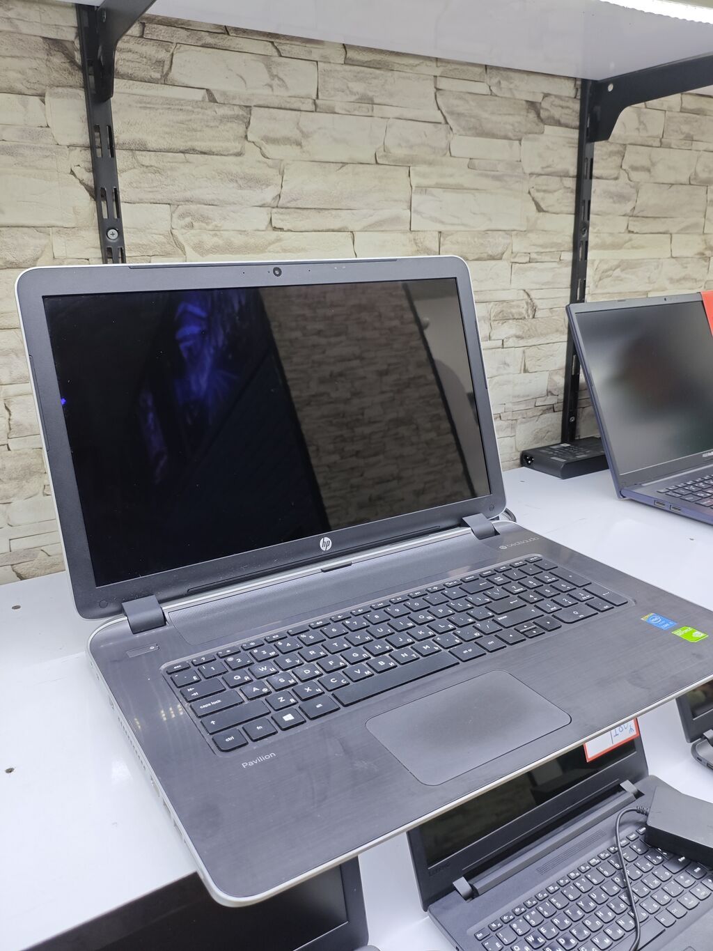 HP Pavilion 17 ​RAM: 8 GB ​Yaddaş: 256 GB SSD ​Video kart: İkiqat — HP, Bakı (4)