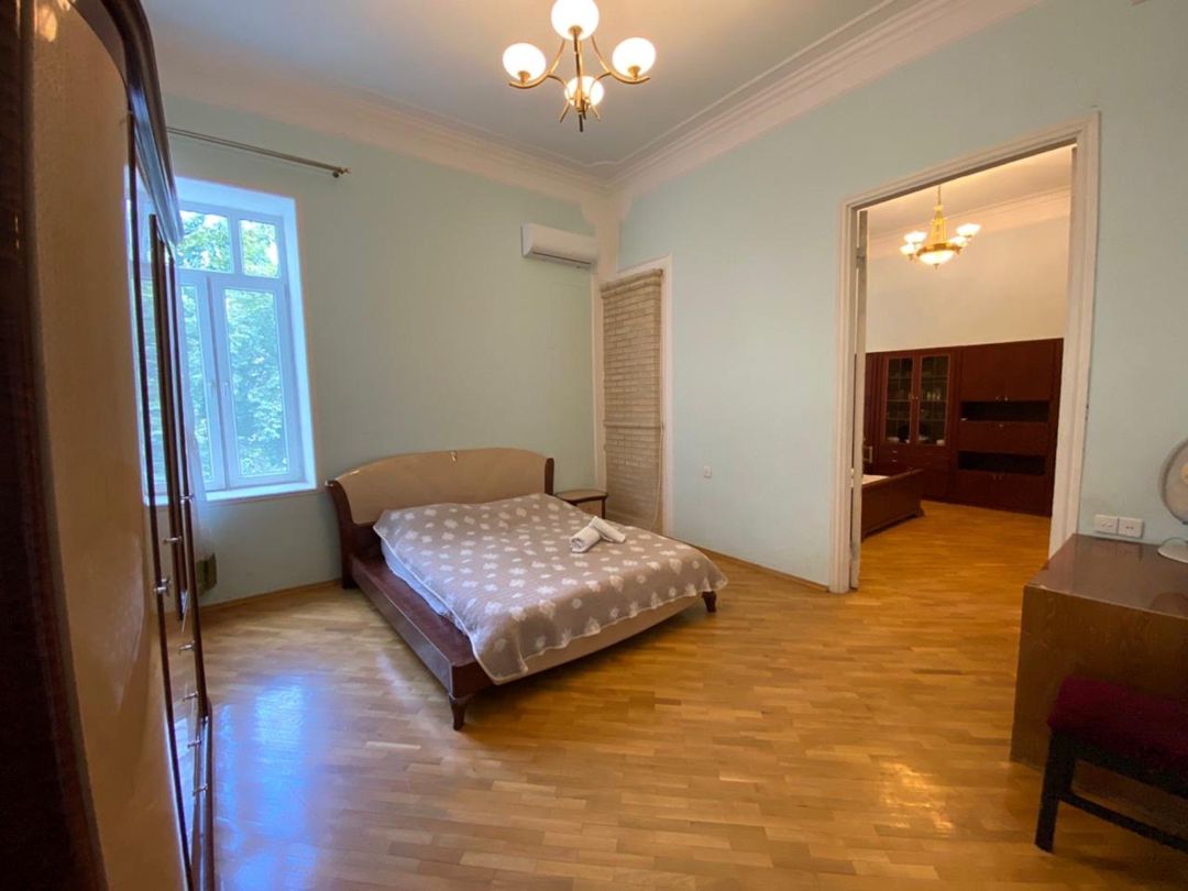 İcarəyə verilir 4 otaqlı köhnə tikili 165 m² — Mənzil, Bakı (3)