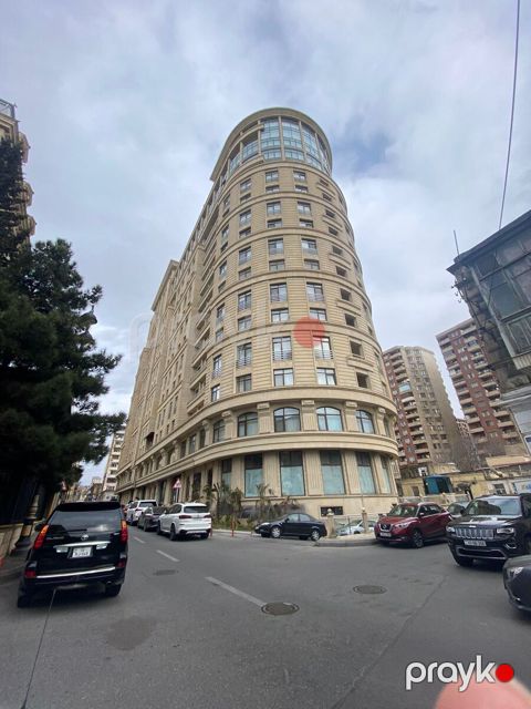 İcarəyə verilir 4 otaqlı yeni tikili 200 m²