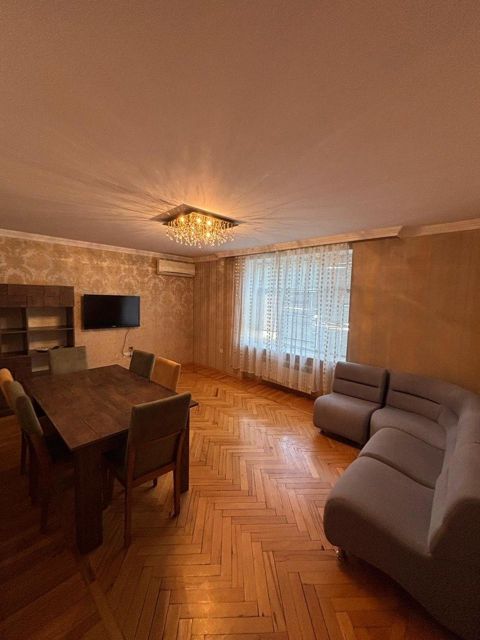 İcarəyə verilir 3 otaqlı köhnə tikili 80 m² — Bakı