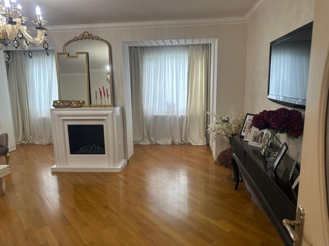 Satılır 4 otaqlı köhnə tikili 110 m² — Mənzil, Bakı (2)