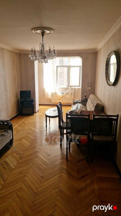 İcarəyə verilir 2 otaqlı köhnə tikili 70 m²