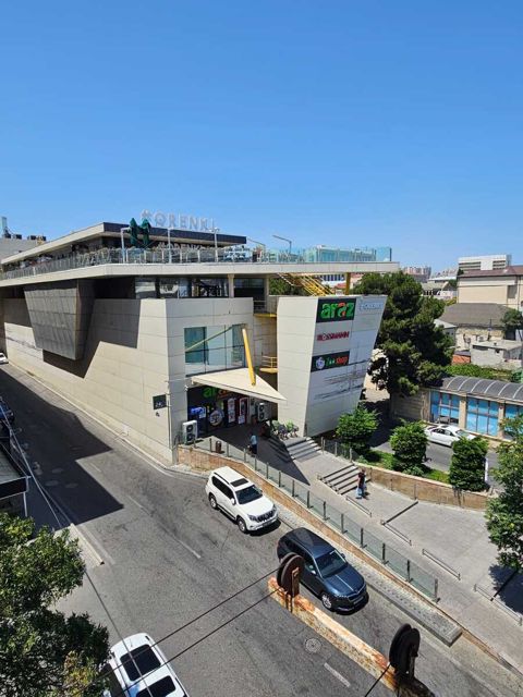 Satılır 4 otaqlı köhnə tikili 110 m² — Bakı