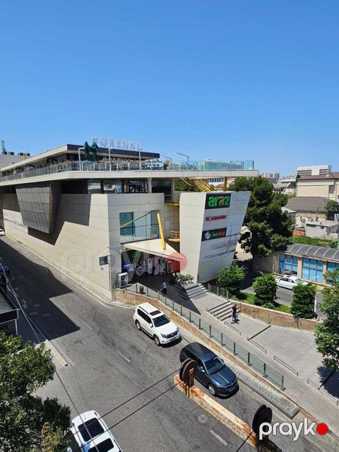 Satılır 4 otaqlı köhnə tikili 110 m²