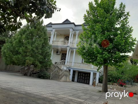 Satılır 7 otaqlı həyət evi/bağ evi 550 m²
