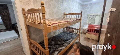 Taxta iki mərtəbəli çarpayı - Material: möhkəm təbii ağac