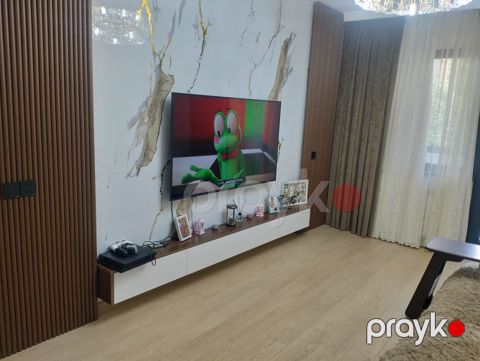 Satılır 4 otaqlı köhnə tikili 100 m²