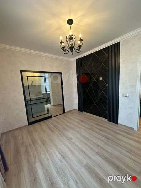 Satılır 2 otaqlı köhnə tikili 42 m²