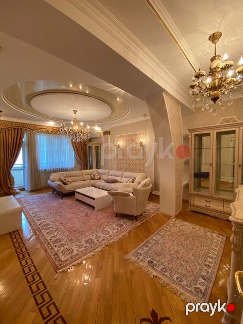 İcarəyə verilir 3 otaqlı yeni tikili 130 m²