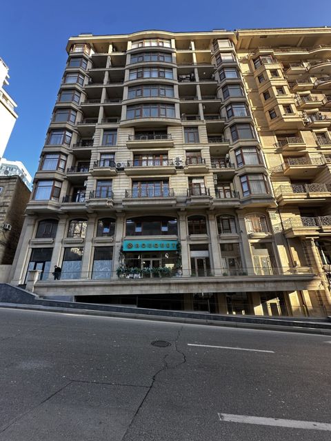 Satılır obyekt 171 m² — Bakı