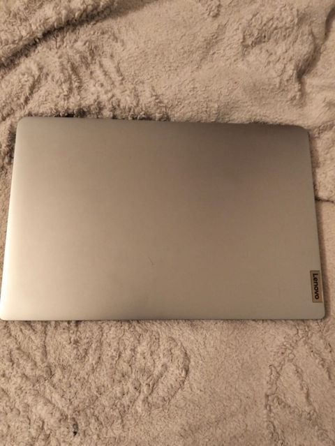 Ucuz qiymete bomba laptop is ucun tertemiz ustunde bidene cizig var — Digah
