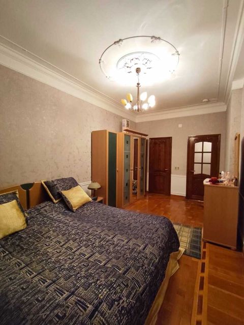 İcarəyə verilir 4 otaqlı yeni tikili 200 m² — Bakı