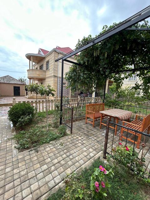 Satılır 4 otaqlı həyət evi/bağ evi 200 m² — Bakı