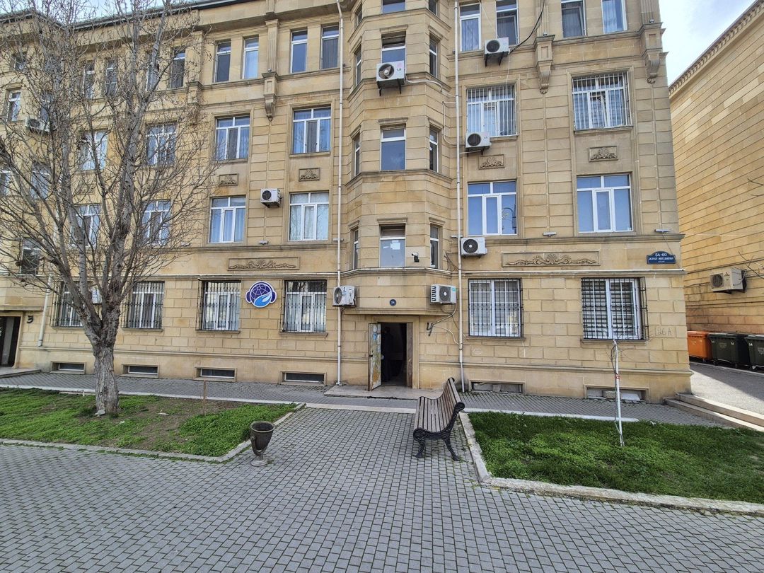 Satılır obyekt 250 m² — Əmlak, Bakı
