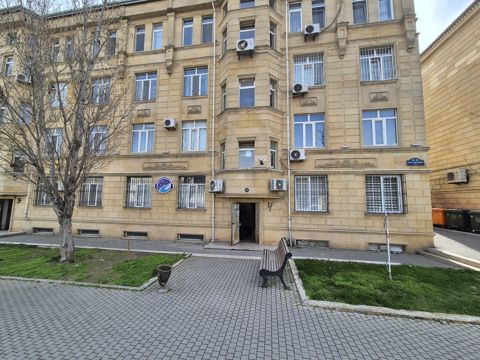 Satılır obyekt 250 m² — Bakı