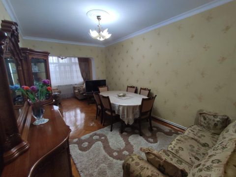 Satılır 4 otaqlı köhnə tikili 110 m² — Bakı