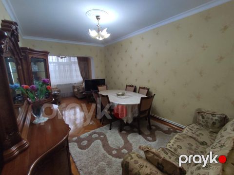 Satılır 4 otaqlı köhnə tikili 110 m²