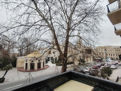İcarəyə verilir 2 otaqlı köhnə tikili 100 m² — Bakı