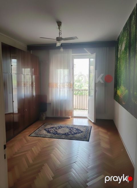 Satılır 2 otaqlı köhnə tikili 68 m²
