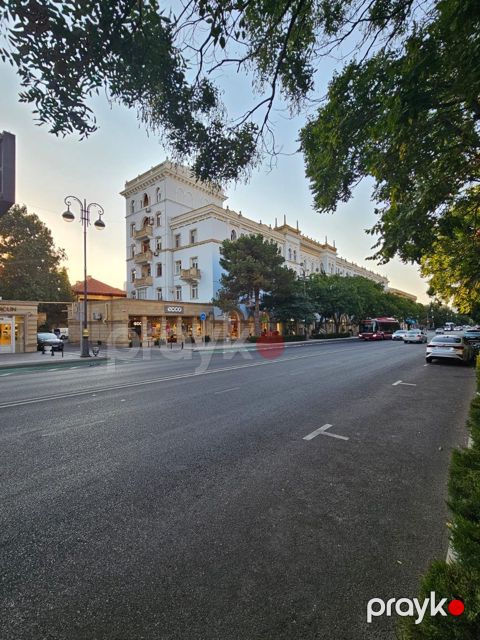 Satılır 4 otaqlı köhnə tikili 90 m²