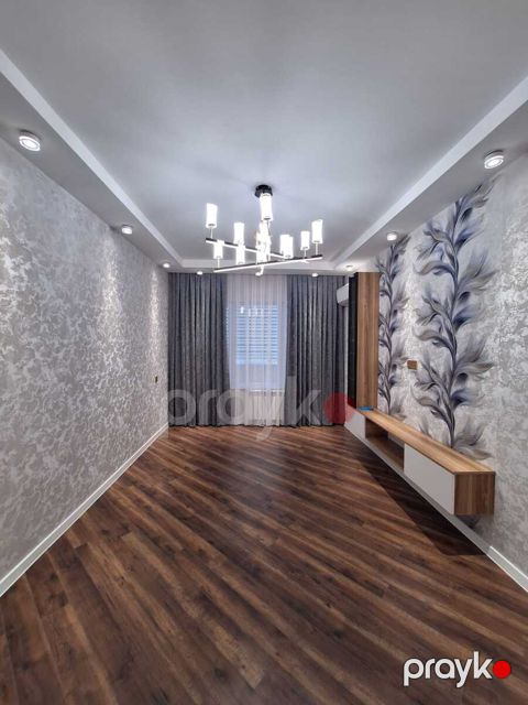 Satılır 2 otaqlı köhnə tikili 70 m²