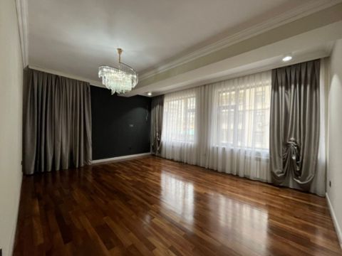 Satılır 3 otaqlı yeni tikili 135 m² — Bakı