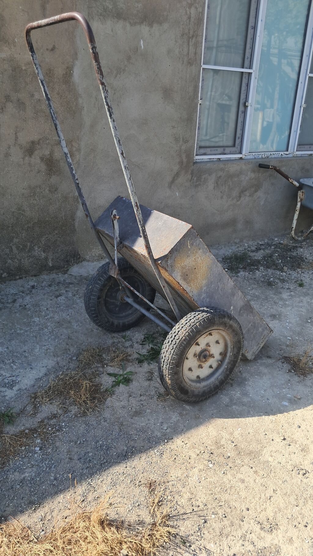 Araba. Əla vəziyyətdə və olduqca rahatdır. İri həcmli yük üçün. Qabaq — Biznes və avadanlıq, Digah (5)