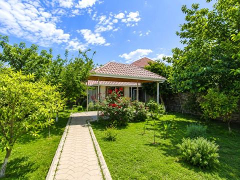 Satılır 7 otaqlı həyət evi/bağ evi 350 m² — Bakı