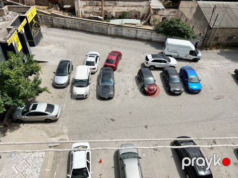 Satılır 2 otaqlı köhnə tikili 60 m²