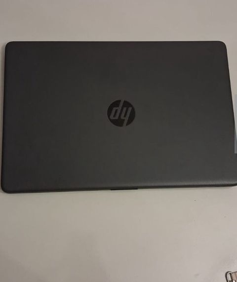 HP 250 G8 noutbuk - Ekran: 15.6" (şəkildə dar çərçivəli ekran)