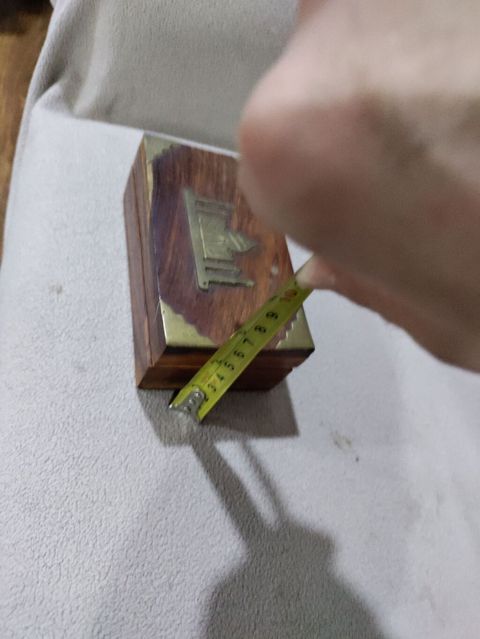 Taxta dekorativ qutu – pirinç (misi) bəzəkli - Material: Tünd rəngli — Bakı