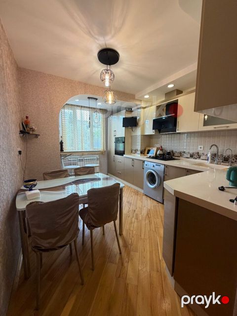 Satılır 4 otaqlı köhnə tikili 120 m²
