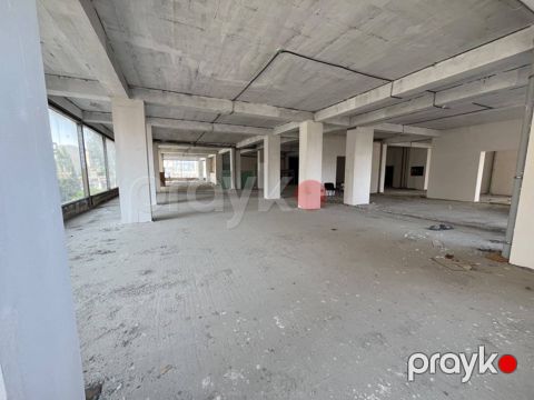 Satılır obyekt 810 m²