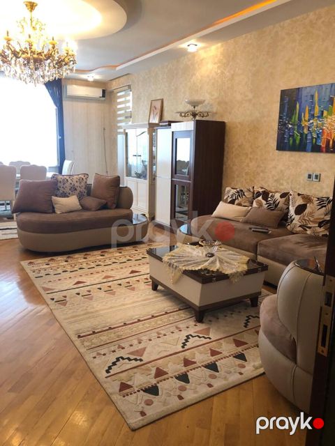 Satılır 4 otaqlı yeni tikili 200 m²