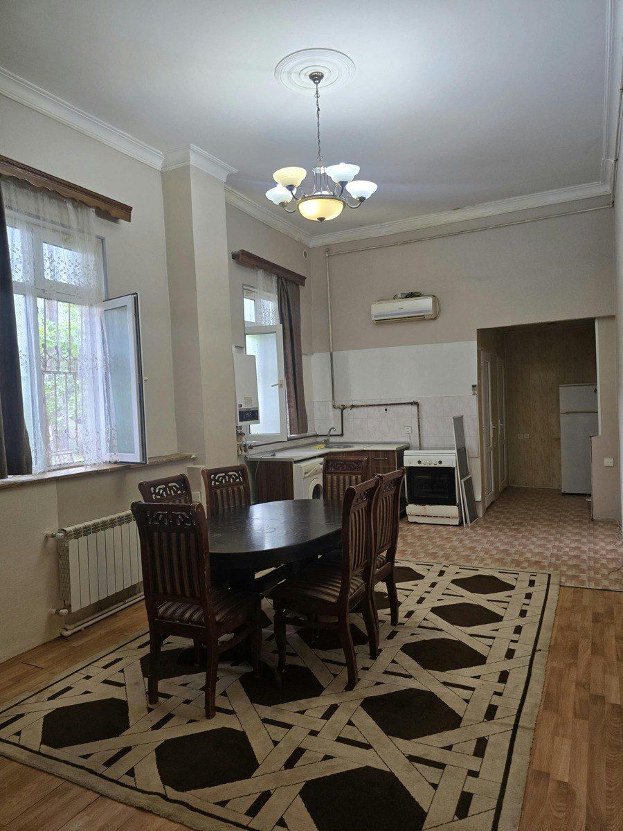 Satılır 4 otaqlı köhnə tikili 95 m² — Mənzil, Bakı