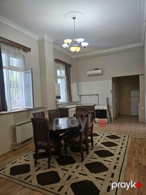 Satılır 4 otaqlı köhnə tikili 95 m²