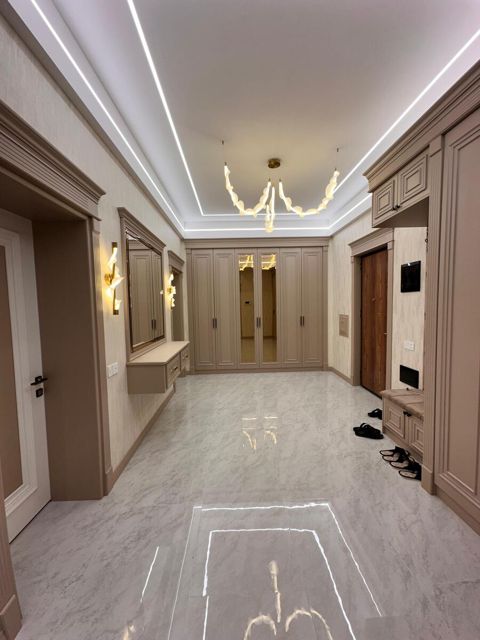 Satılır 4 otaqlı yeni tikili 195 m² — Bakı