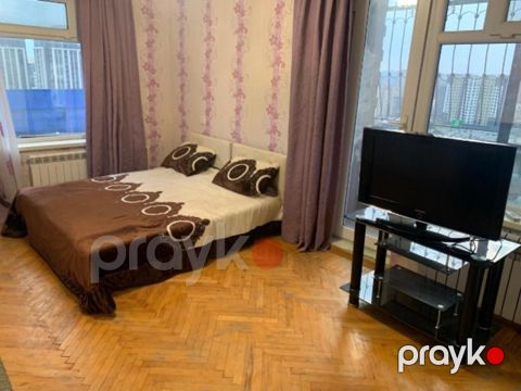İcarəyə verilir 2 otaqlı köhnə tikili 83 m²