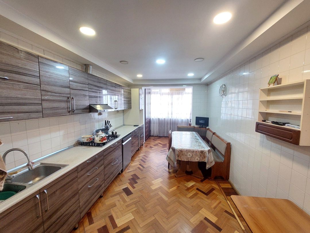 Satılır 5 otaqlı köhnə tikili 133 m² — Mənzil, Bakı