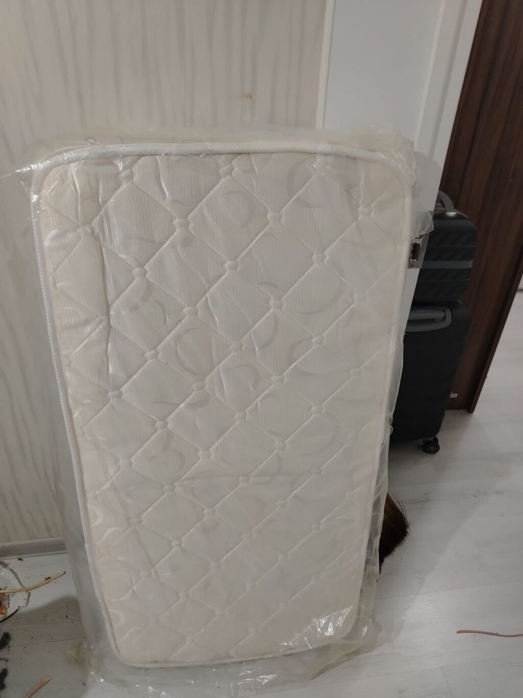 Oğlan və qız üçün, Yeni, Dördbucaq, Beşik, Dəst ilə, Matras ilə, Yellənmə mexanizmi ilə — Bəşikləri, Bakı (5)