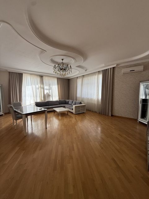 İcarəyə verilir 4 otaqlı yeni tikili 150 m² — Bakı
